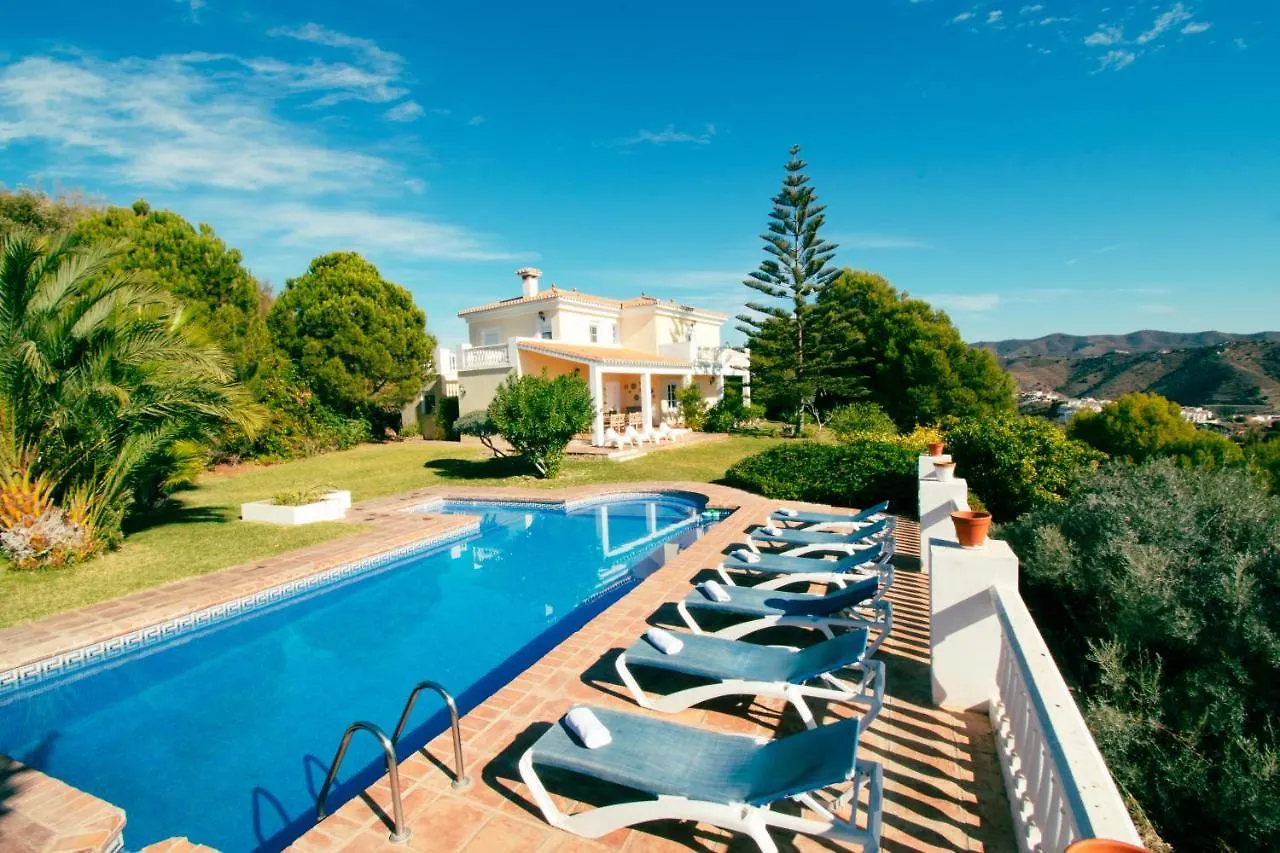 Gran Villa Con Vistas Al Mar Y Piscina Privada contacts